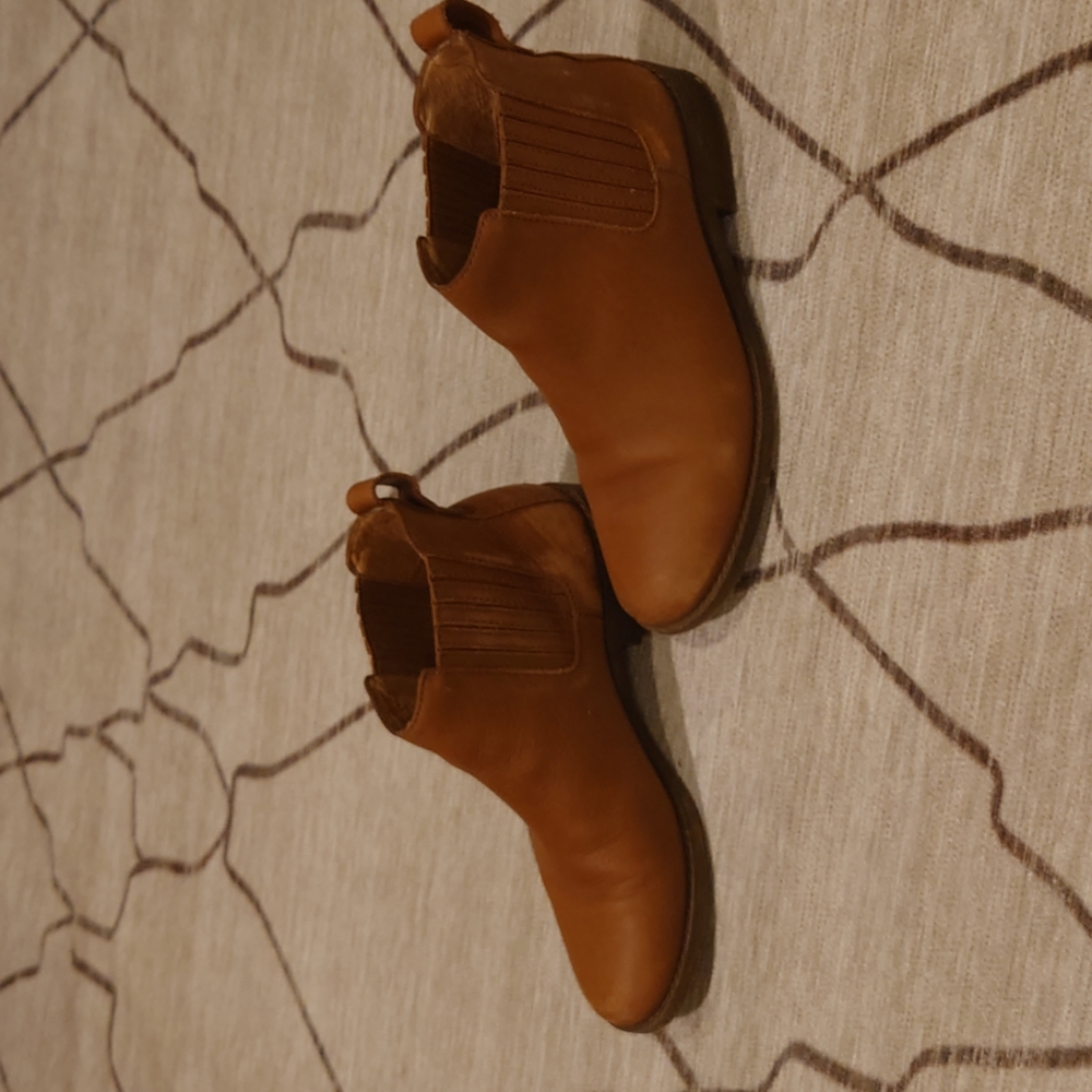 Madewell Chelsea Tan Leather Boots sz 7 made in brazil, English saddle color